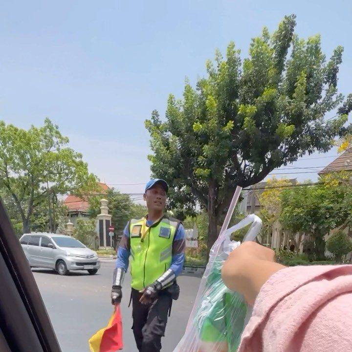 Alhamduillah Berbagi Es Teh dan Camilan di Solo