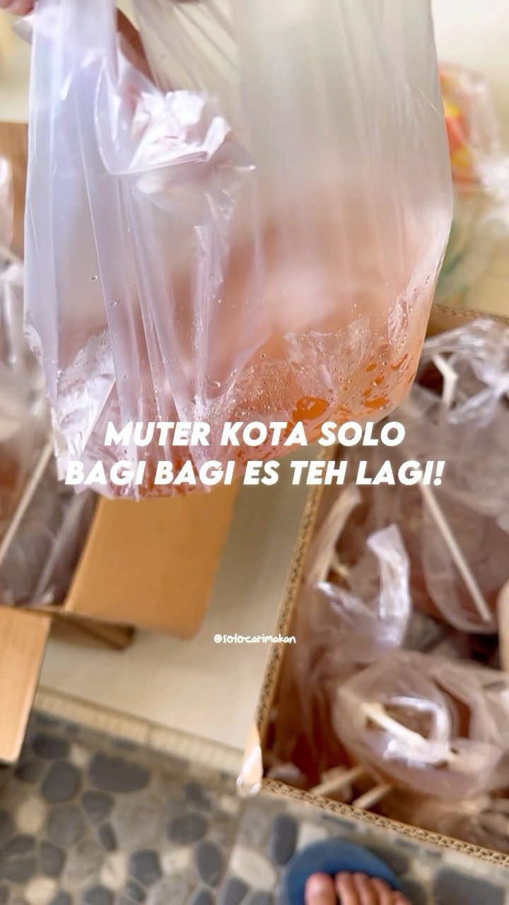 Keliling Kota Solo Bagi Bagi Es Teh Lagi di Solo