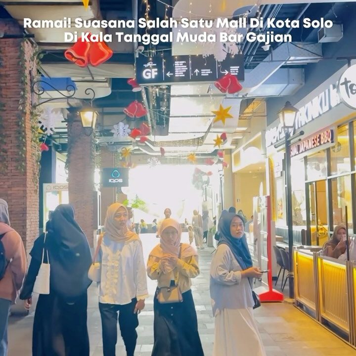 Suasana Mall di Kota Solo Saat Tanggal Muda