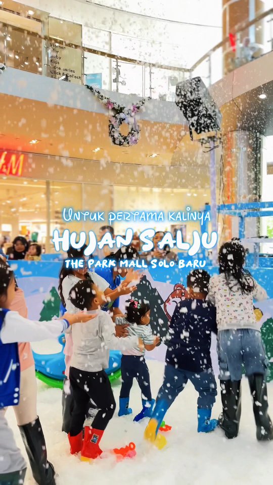 Pertama Kali Hujan Salju di The Park Mall Solo Baru