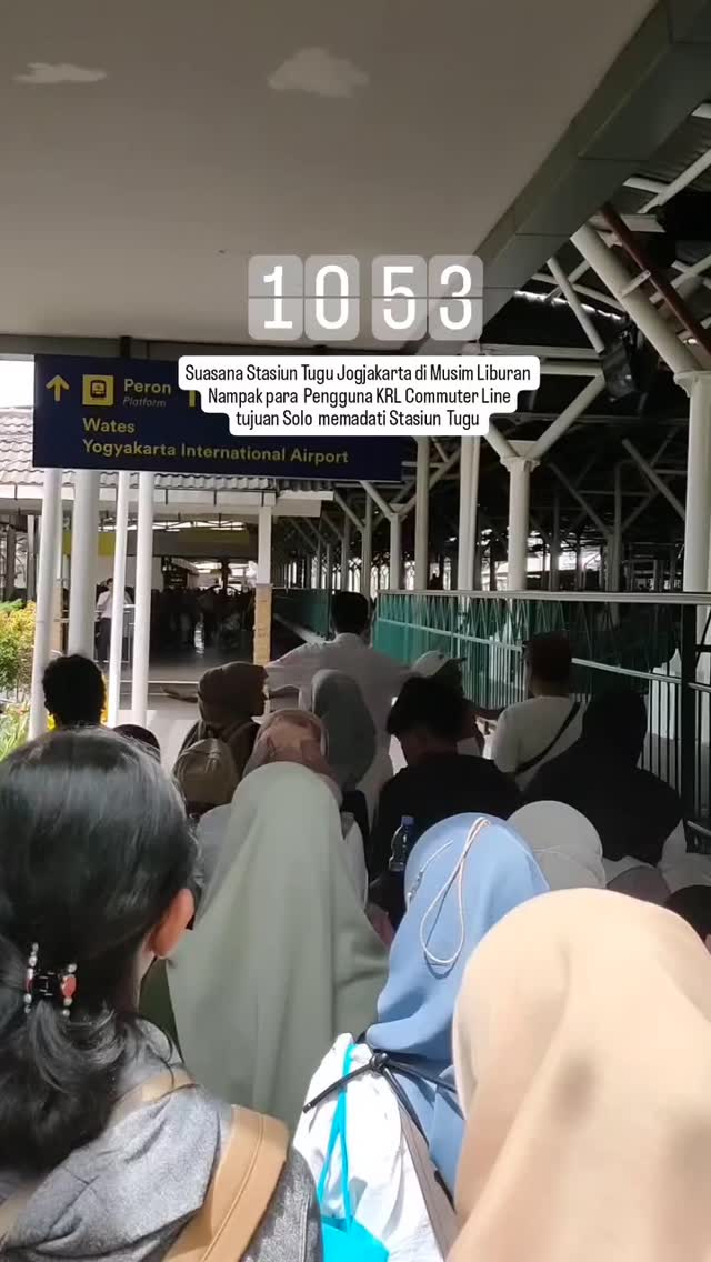 Suasana Stasiun Tugu Musim Liburan Tahun Baru