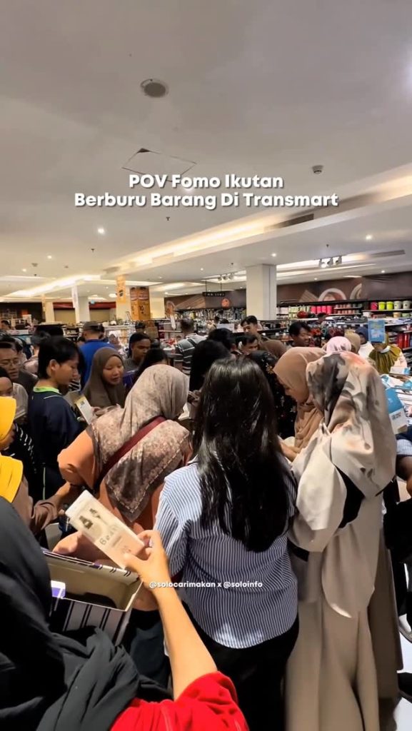 Fomo Ikutan Beli Barang di Transmart Pabelan