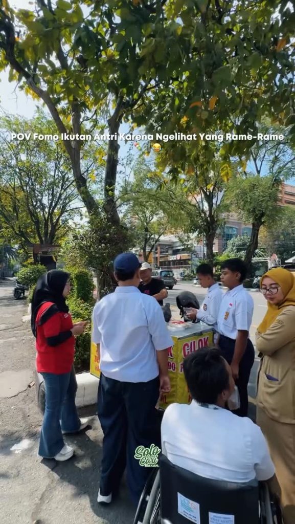 Cobain Kuliner Cilok Pak Widodo Di Depan Solo Grand Mall