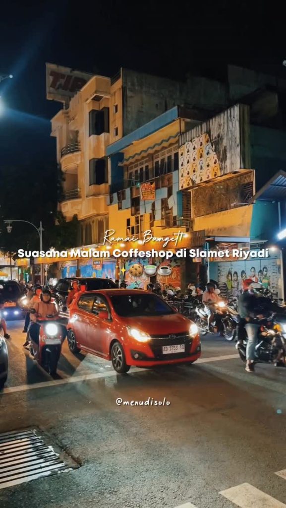 Suasana Malam Coffee Shop di Jalan Slamet Riyadi Kota Solo