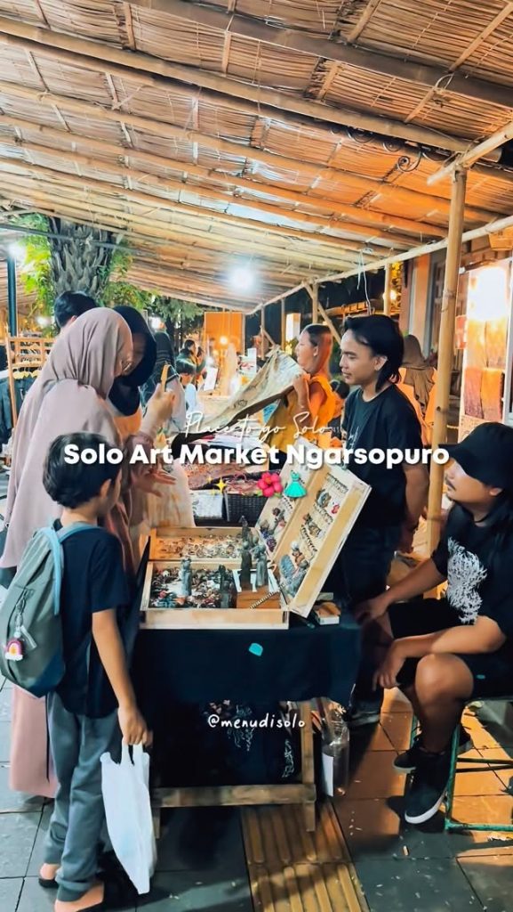 Wisata Liburan Belanja di Solo Art Market Ngarsopuro