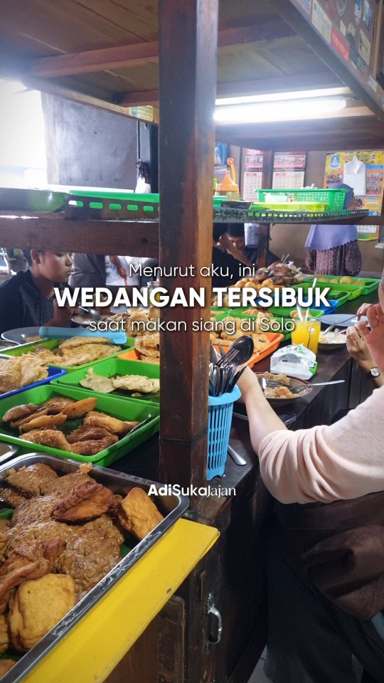 Cobain Wedangan Paling Sibuk Saat Makan Siang di Kota Solo