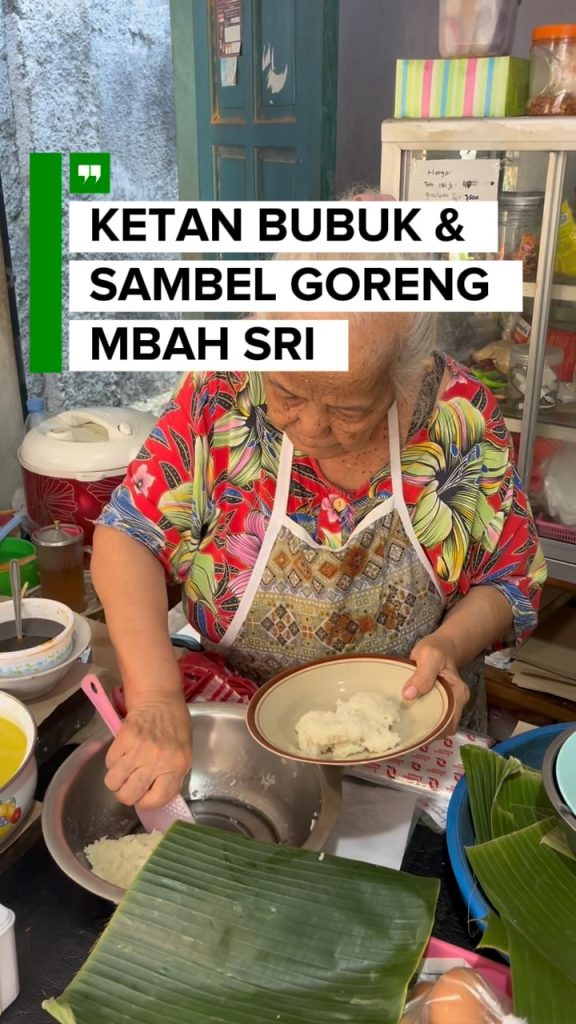 Kuliner Legendaris Ketan Bubuk Sambel Goreng Mbah Sri di Solo